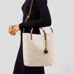 Micheal Kors crossbody bag w/ Wallet.